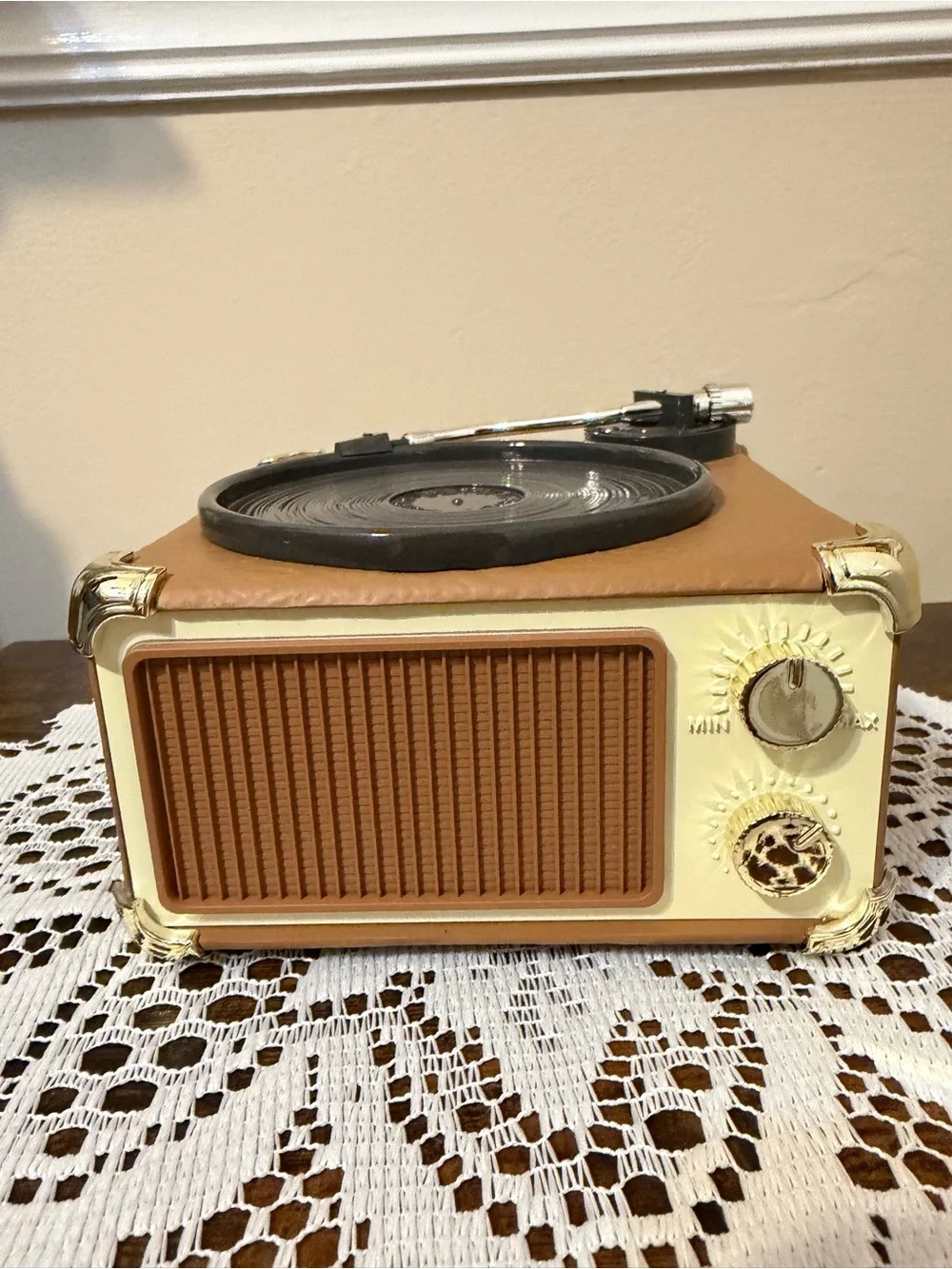 Bath and Body Works Retro Record Player 3-wick Candle Holder Pedestal.